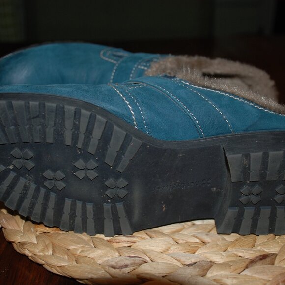 Like New Naturalizer Lined Clogs - Picture 4 of 5